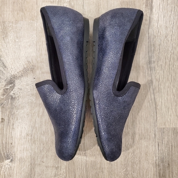 NEW Munro Barb-Blue Printed Metallic Flats - Picture 4 of 7